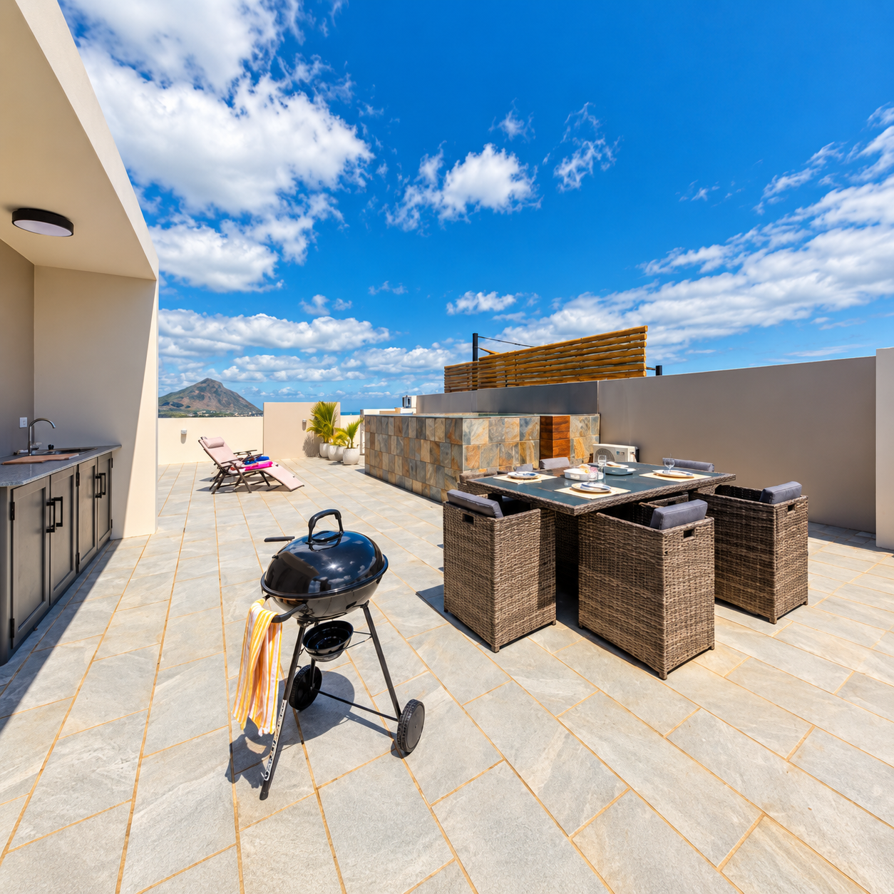 PENTHOUSE BLUEROCK E6
